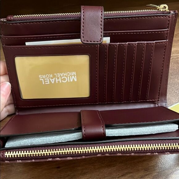 NWT Michael Kors Jet Set Wristlet